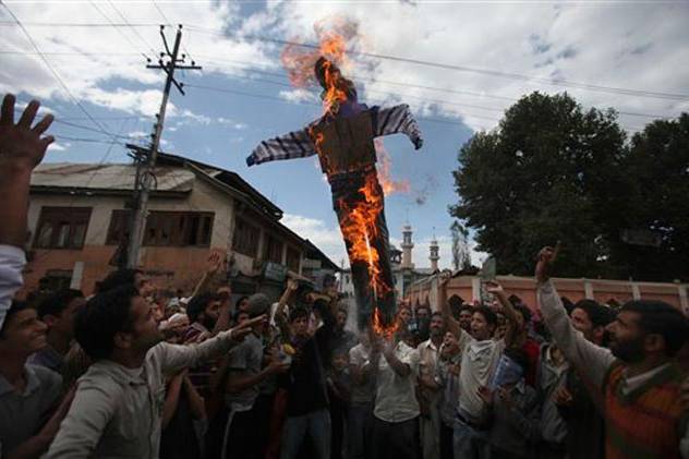 Kashmiri protesters burn an effigy of U.S. President Barack Obama in Srinagar, India.